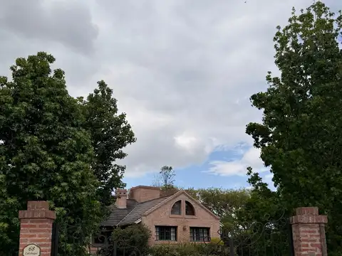 Casa en alquiler c/ cochera en club de campo el tipal