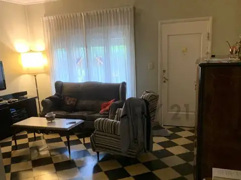 Casa 6 ambientes con 2 baños