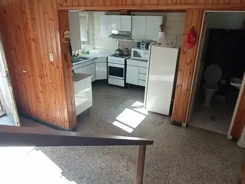 Casa 6 ambientes con 2 baños