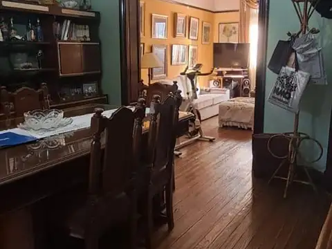 Casa 5 ambientes con 2 baños
