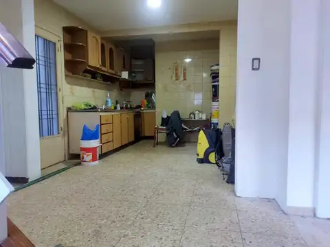 Vendo: PH entrada indep.3 amb. Cocina c/comedor. Baño, toilette, lav. terraza