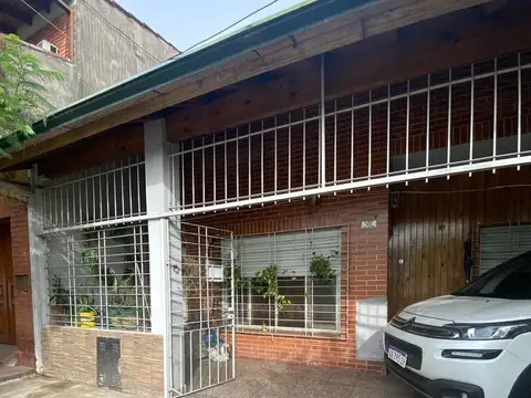 VENTA CASA 3 AMBIENTES, BERNAL OESTE