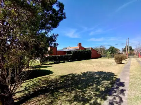 CASA DE 2 DORMITORIOS CON GALPÓN Y AMPLIO TERRENO