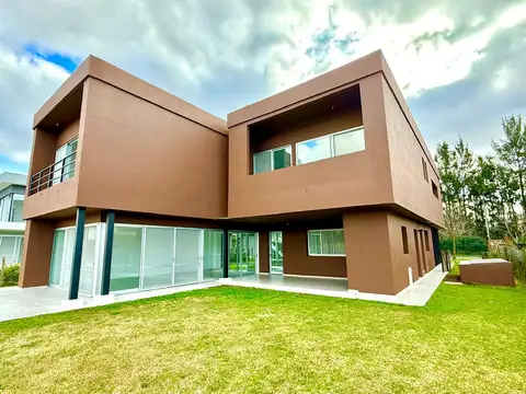 Casa venta B°San Juan al rio Lujan-Tigre 5 dorm