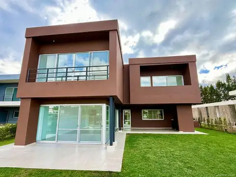 Casa 6 ambientes con 6 baños