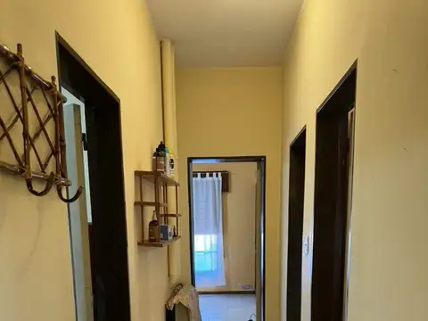 Casa 14 ambientes con 2 baños