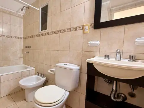 Departamento en Alquiler en Abasto, $ 300.000