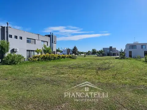 Terreno en Venta en Francisco Alvarez, USD 86.000