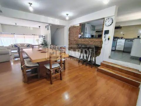 Depto Tipo Casa en Venta de 5 ambientes