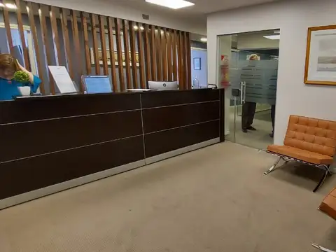 Oficina 10 ambientes con 5 baños