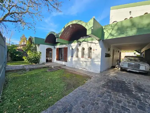 VENTA CASA 5 AMB CON JARDÍN PILETA DEPENDENCIA Y COCHERA EN SAN ISIDRO