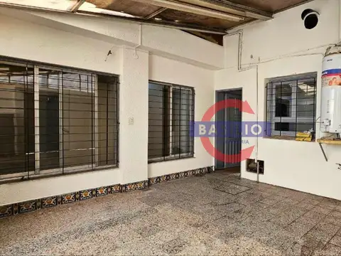 VENTA | PH EN PLANTA BAJA 6 AMBIENTES CON COCHERA Y PATIO – CARLOS VILLATE AL 4300