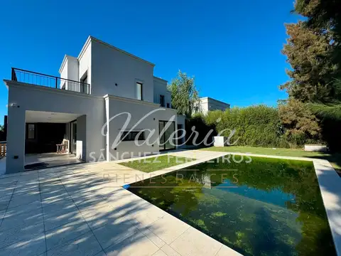 Casa en Venta en Las Golondrinas, USD 397.000