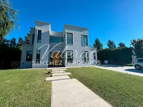 Casa 4 ambientes  las golondrinas
