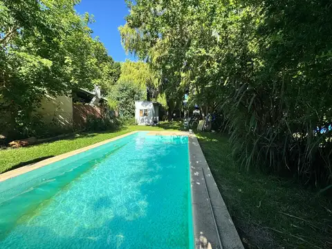 VENTA - Casa 2 dormitorios, pileta - Funes