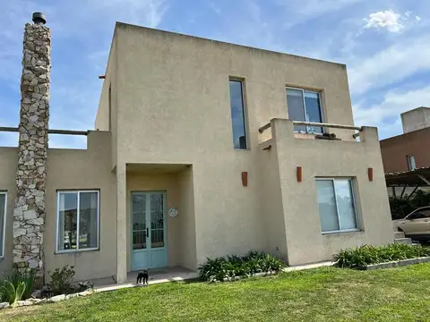 Venta Casa 6 ambientes,Trapalanda Pehuajó jardin y pileta