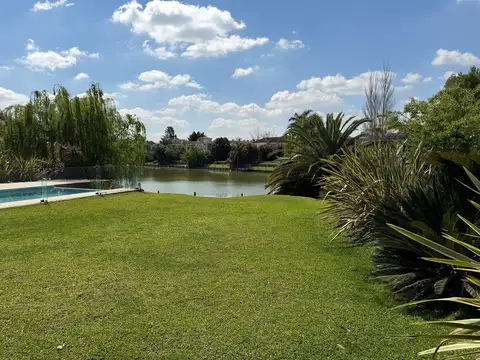 Casa  en alquiler al agua en las glorietas, nordelta, tigre