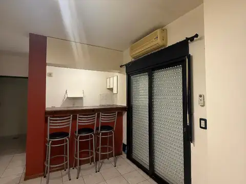 PH 2 amb, cocina americana, baño completo, habitacion con placard, patio con lavadero.