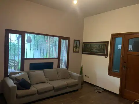 VENTA CASA 5 AMB. CON JARDÍN  Y QUINCHO - HAEDO