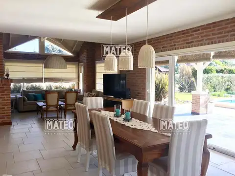 Casa 4 ambientes con 2 baños