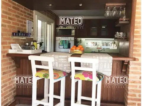 IMPORTANTE PROPIEDAD.  Muy funcional y luminosa.