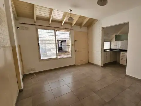 VENTA PH 2 AMBIENTES AMPLIO CON PATIO CABA