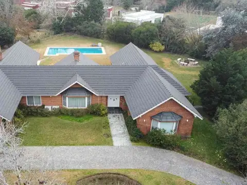Casa en Venta con 2 cocheras
