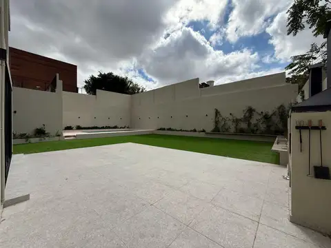 Pergamino 100, Piso 8