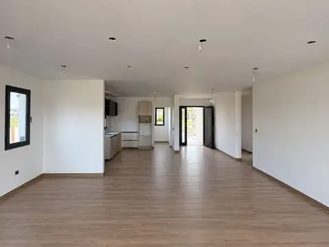 Venta de Casa 4 Ambientes en Santa Lucia, Pilar
