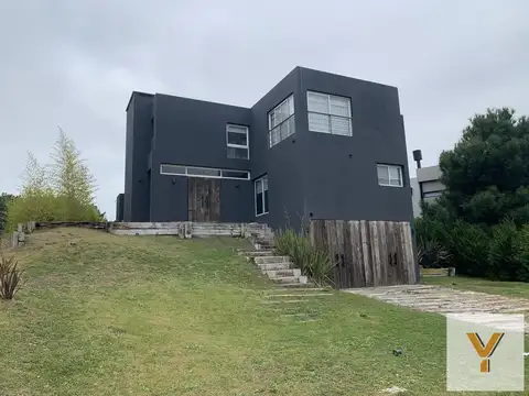 Casa en Venta - 4 Dormitorios 5 Baños - 1000mts - Costa Esmeralda