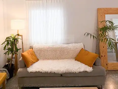 Casa en Alquiler con 2 cocheras