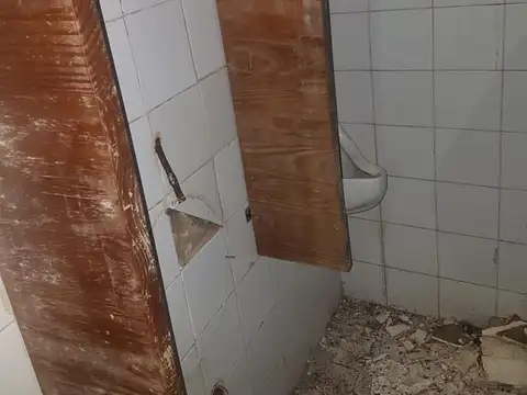 Edificio Comercial a refaccionar en  Microcentro en venta -