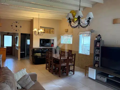 Casa 4 ambientes con 3 baños
