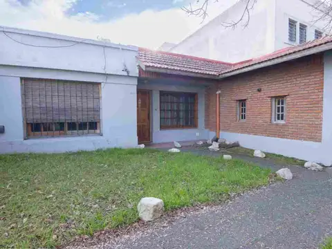 CASA 3 AMB. COCHERA FONDO LIBRE, LOTE PROPIO 365m2