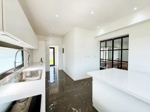 Muy linda y moderna casa en Venta -  Puertos del Lago