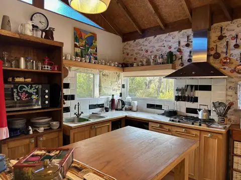 Casa 4 ambientes con 2 baños