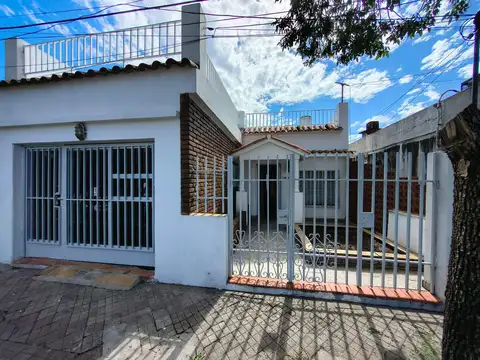 Casa 3 dormitorios con cochera