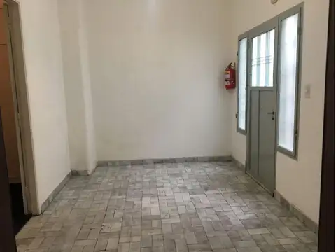 3 AMBIENTES PH C/FRENTE 2 PATIOS Y TERRAZA