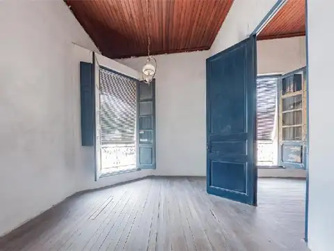 Vivienda con potencial y excelente frente