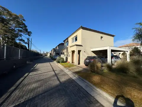 Excelente Casa de 2 Plantas en Saraví Village