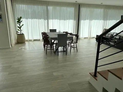 VENTA CASA HARAS DEL SUR III DE 5 DORMITORIOS