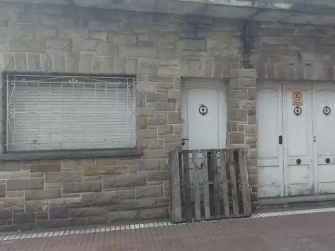 Casa  con lote de 8,66 x 46,5 con dos viviendas  - Sarandi