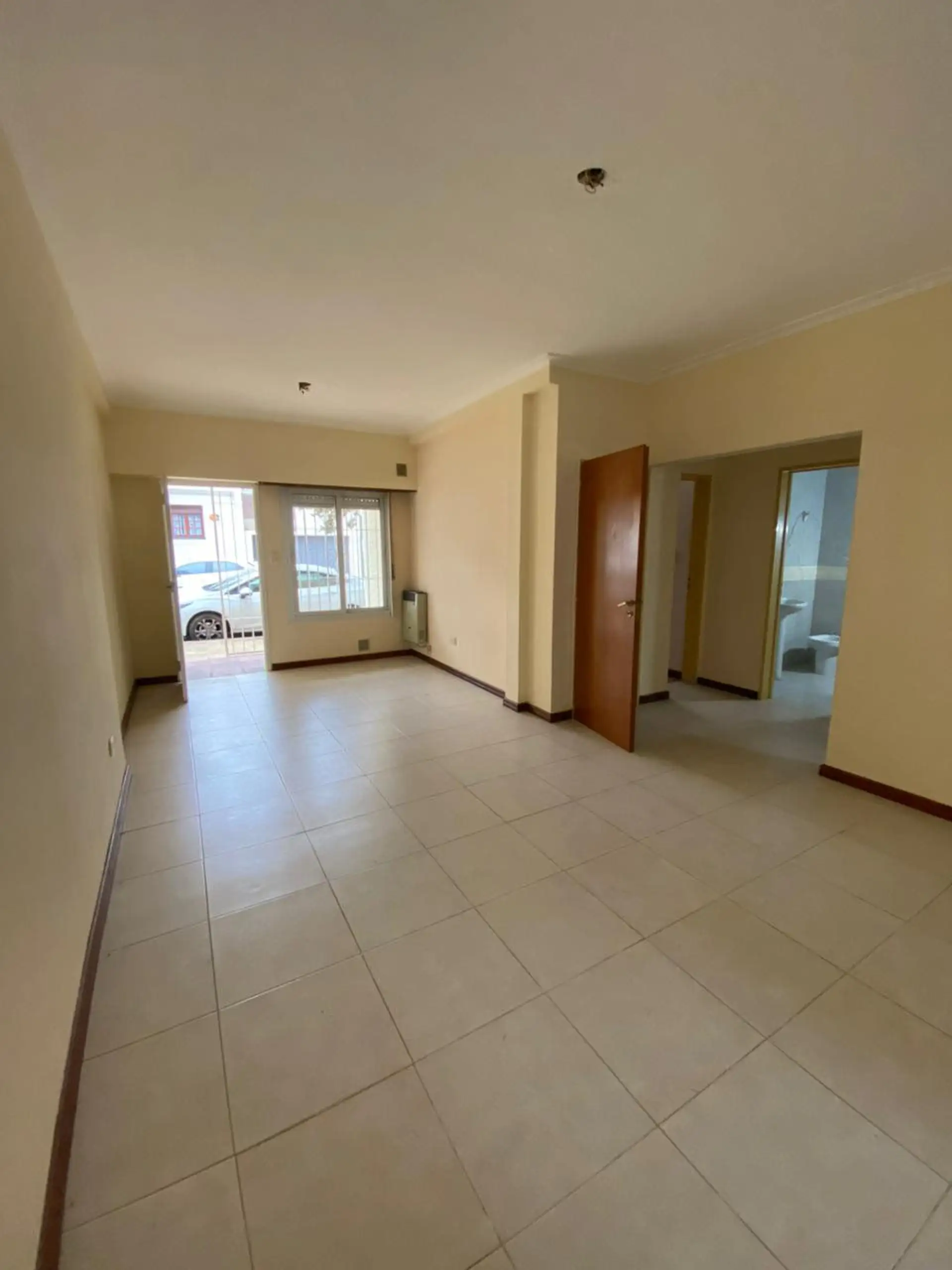 PH 3 amb en PB con 2 dorm, 81 m² y patio compartido — Mitre, Tandil