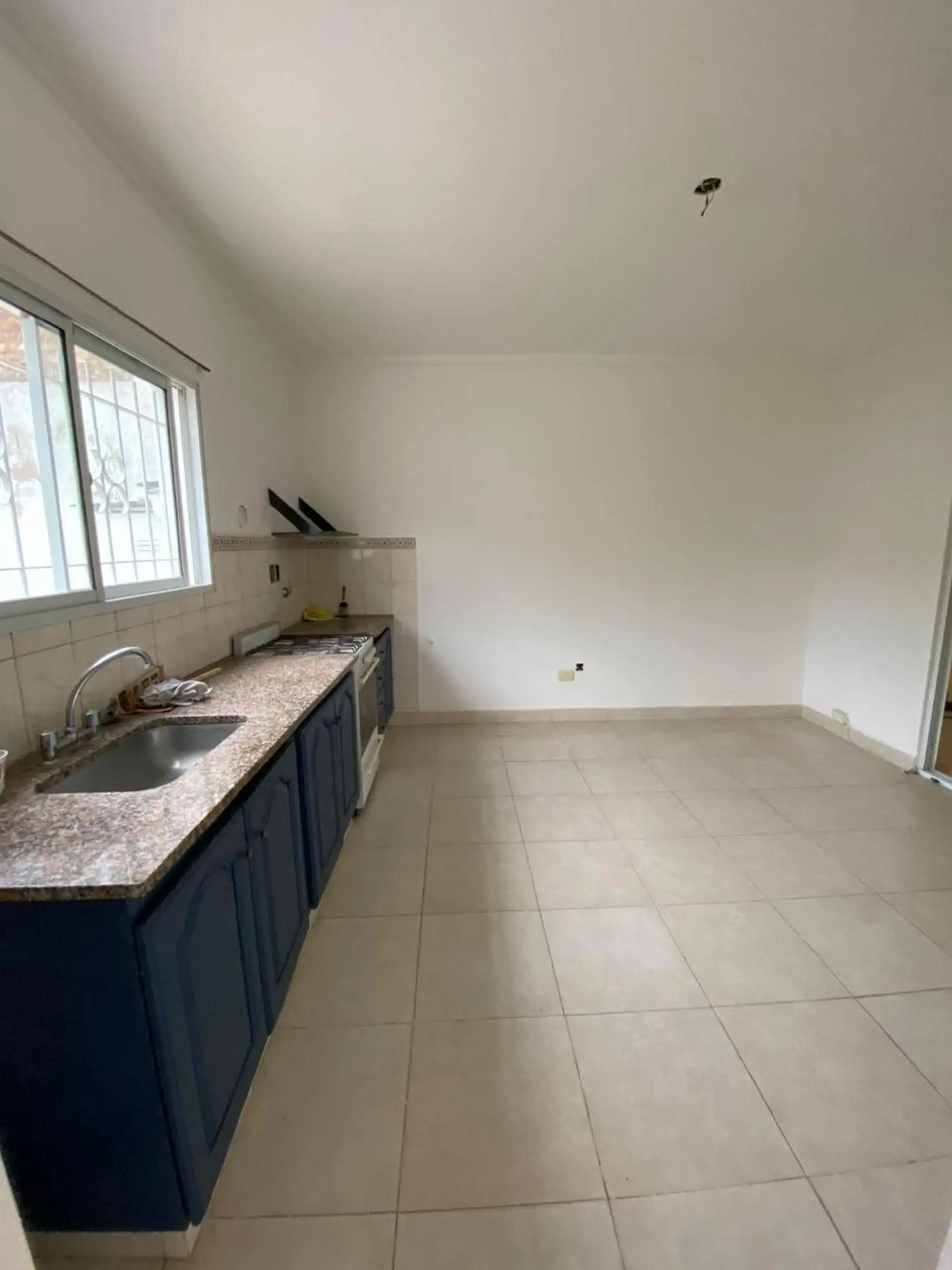 PH 3 amb en PB con 2 dorm, 81 m² y patio compartido — Mitre, Tandil