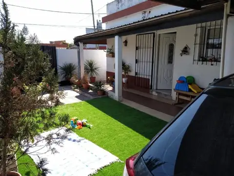 Depto Tipo Casa en Alquiler con 1 cocheras