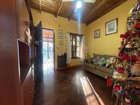 Casa 3 ambientes con 2 baños