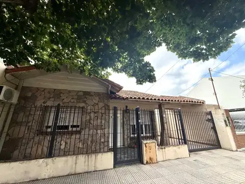 Casa en venta 4 AMBIENTES- Llavallol