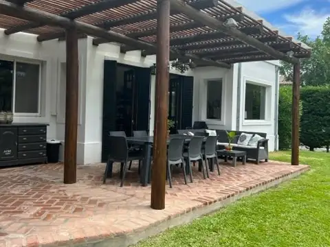Casa en Alquiler Temporal con 2 cocheras