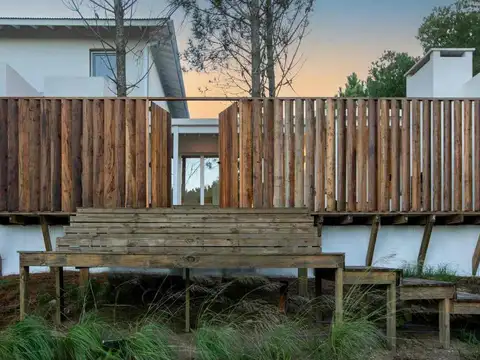 Casa 6 ambientes con 4 baños