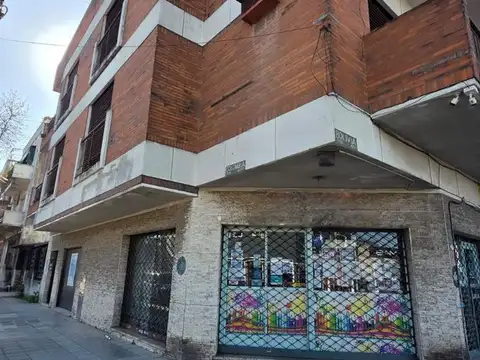 Local de 56m2, Exc. estado y ubic en Lanús Oeste.